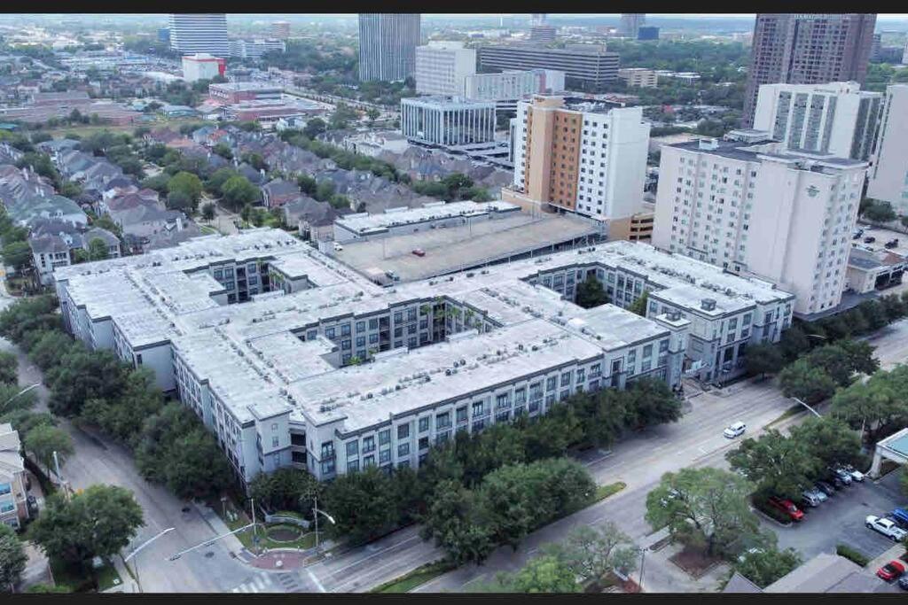 Luxury 1Bedroom/Pool View/ Galleria W/Study Desk Houston Dış mekan fotoğraf